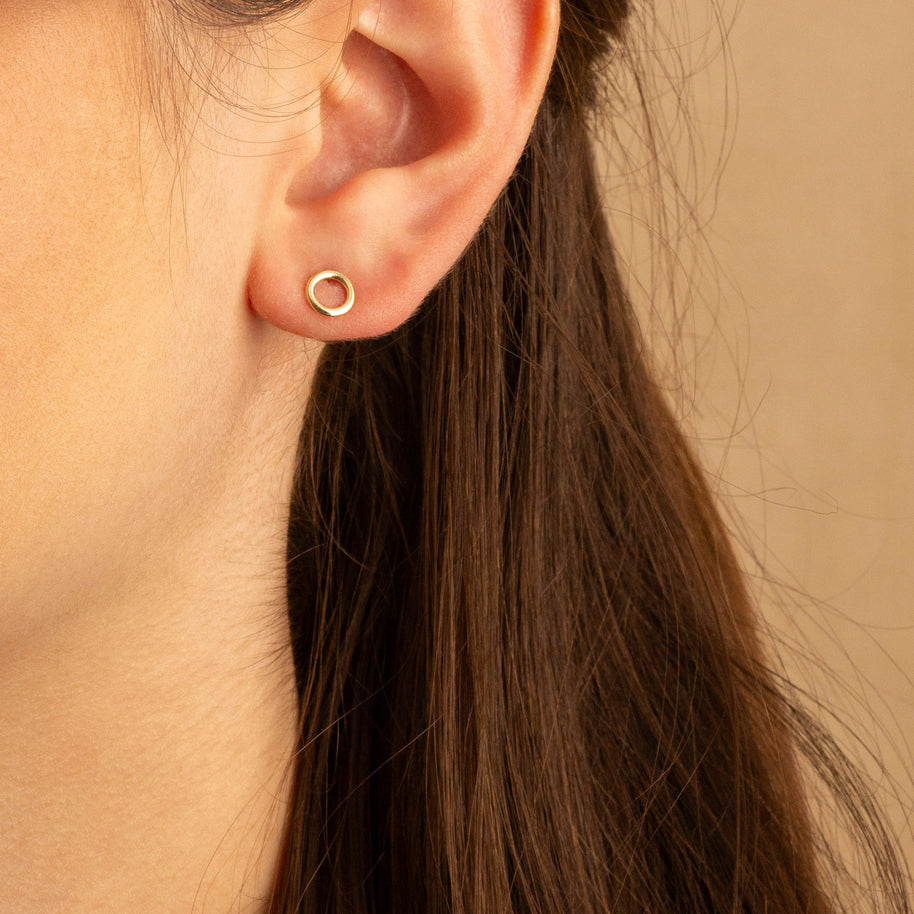 14K Yellow Gold Round Circle Stud Earrings