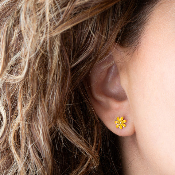 14K Yellow Gold Enamel Daisy Flower Stud Earrings