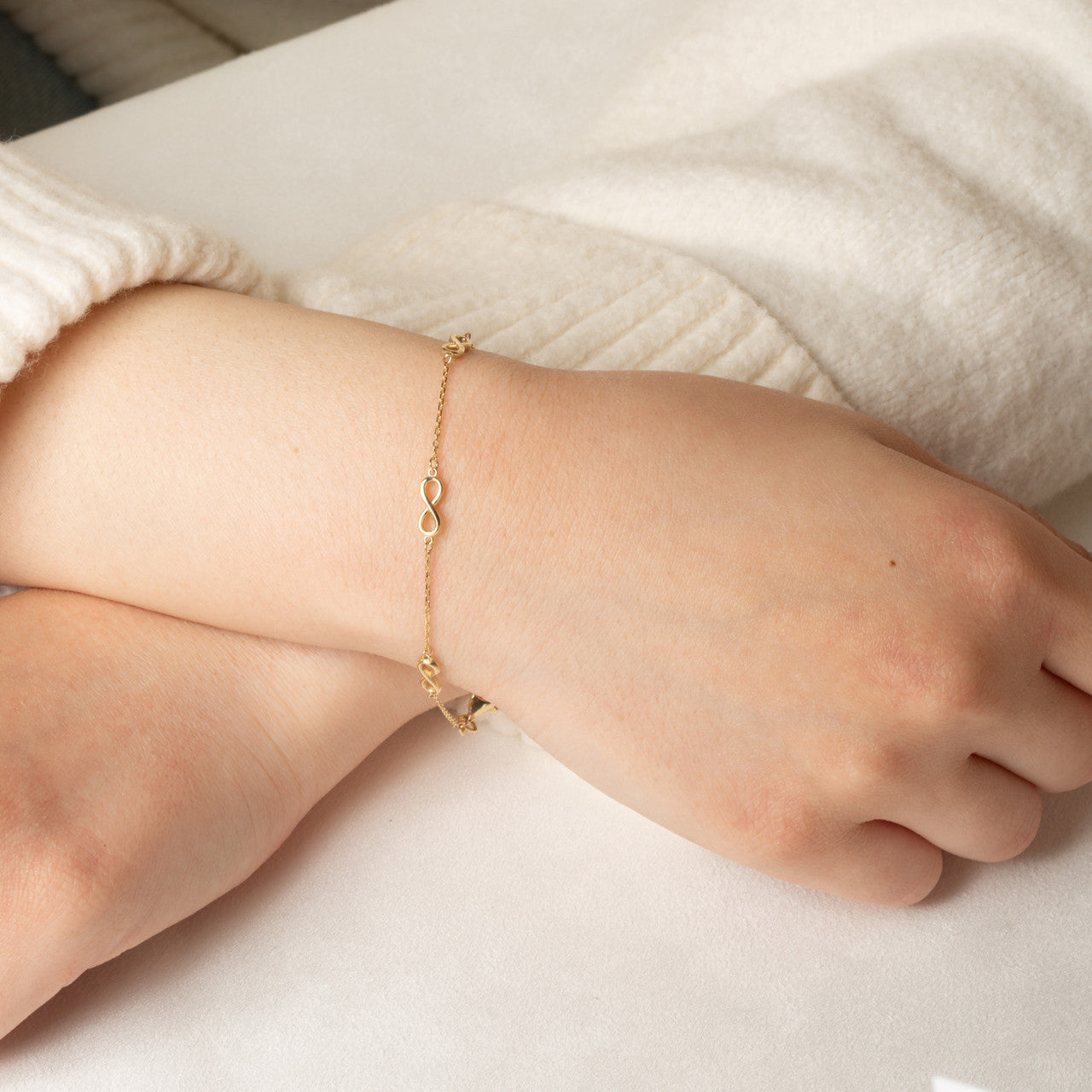 14K Yellow Gold Infinity Eternity Charm Bracelet 7