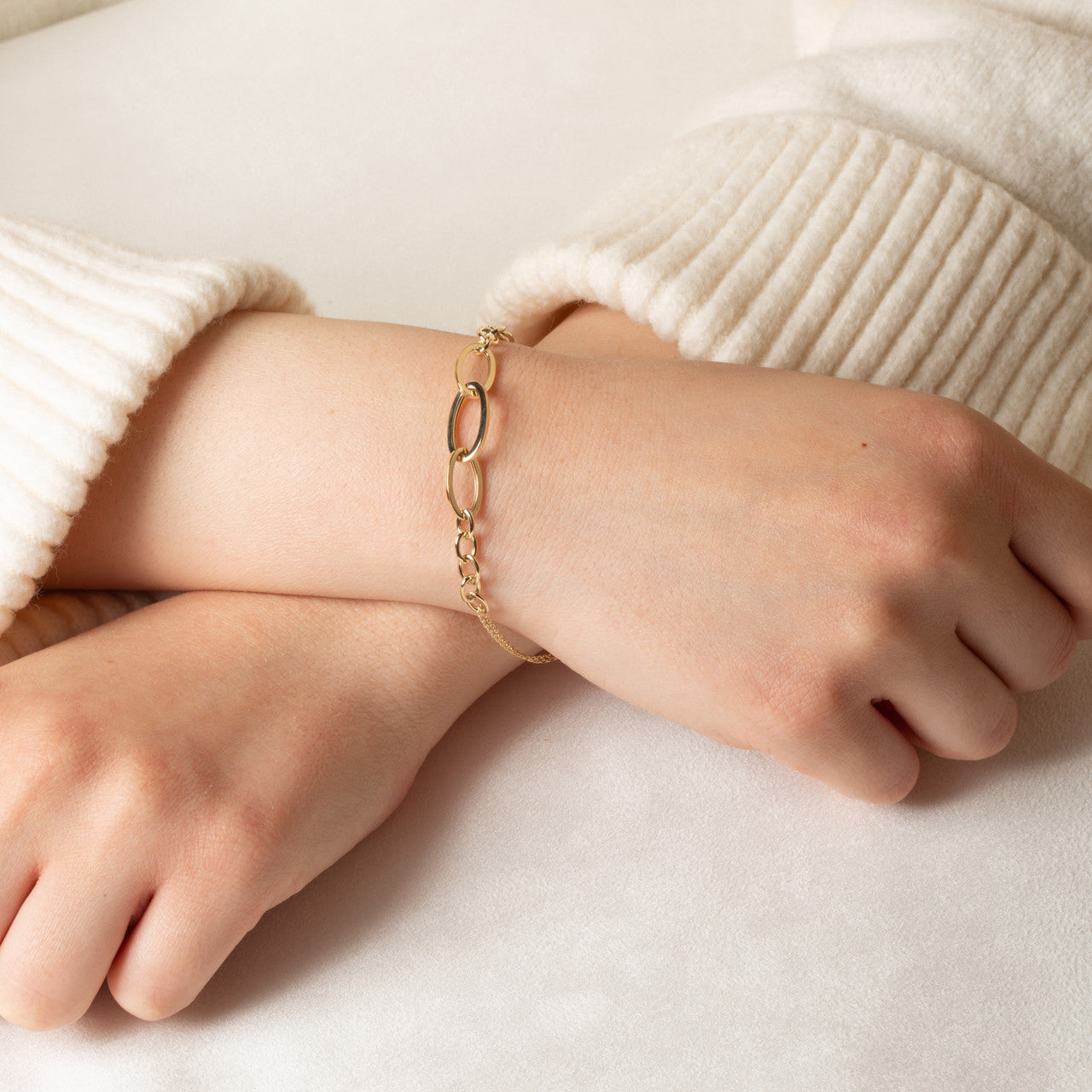 14K Yellow Gold Oval Chain Link Love Knot Bracelet 7