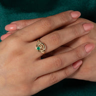 Gold Woman's Alluring Emerald Claddagh Ring (Available in Yellow/Rose/White Gold)