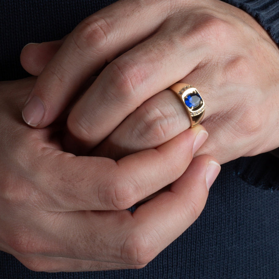 Yellow Gold Men's Elegant Sapphire Ring With Diamonds