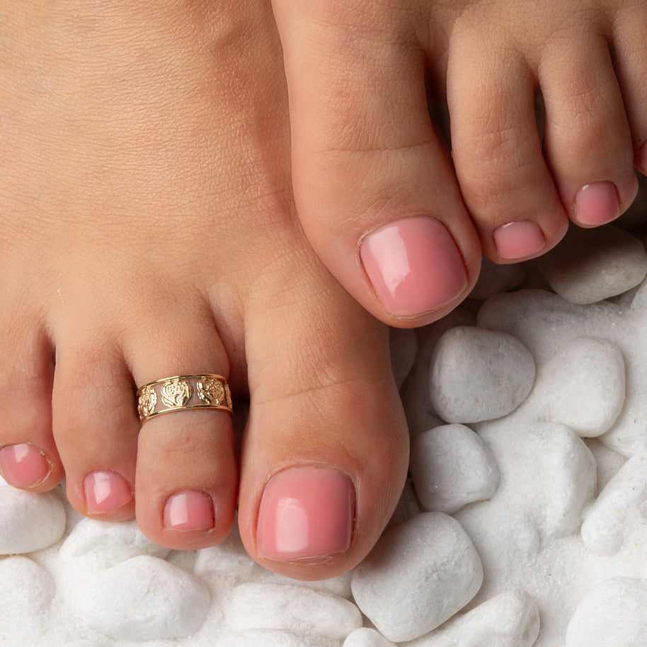 Gold Woman's Beautiful Blooming Roses Toe Ring