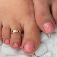 Gold Woman's Symbol of Affection Heat Toe Ring