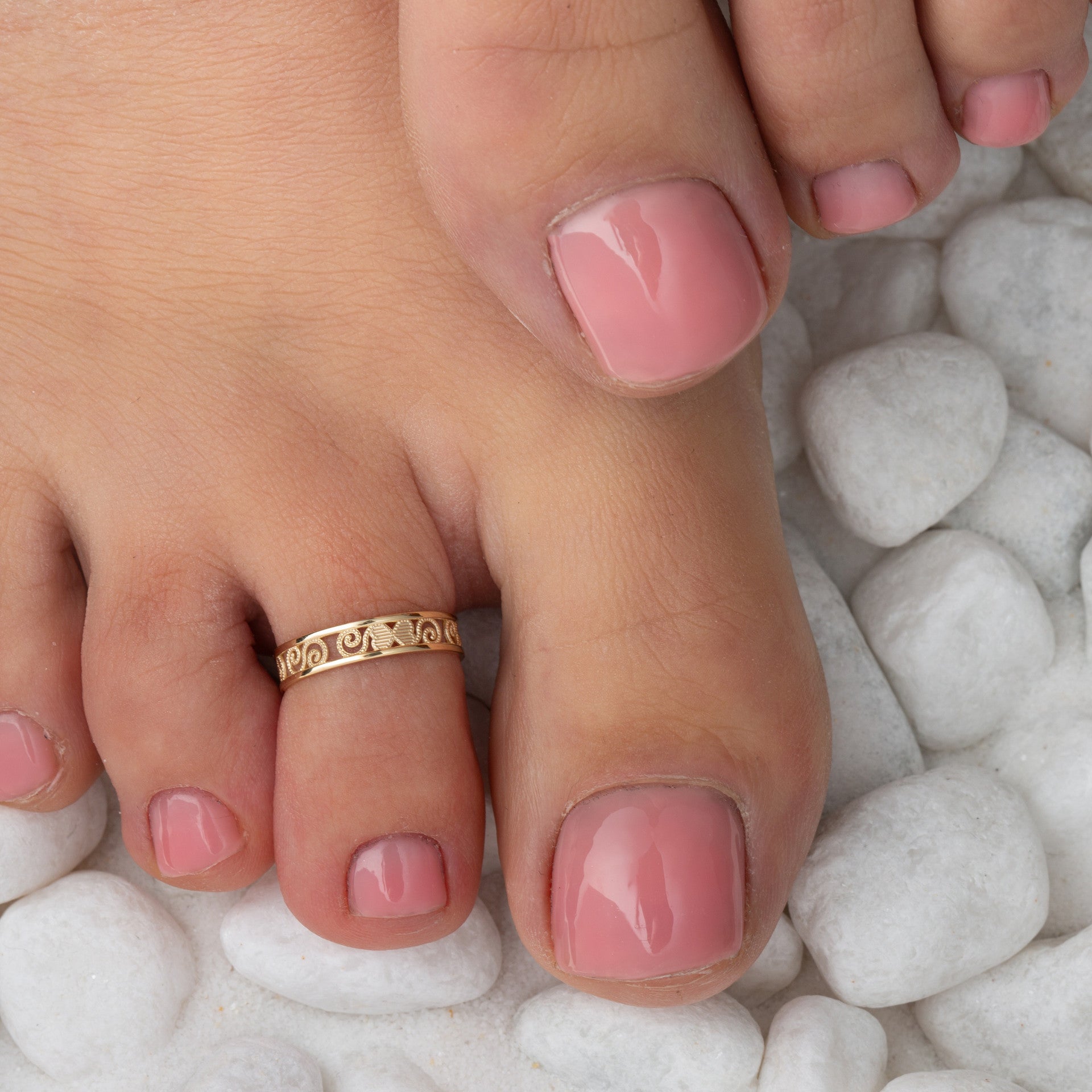 Gold Woman's Bohemian Chic Filigree Toe Ring