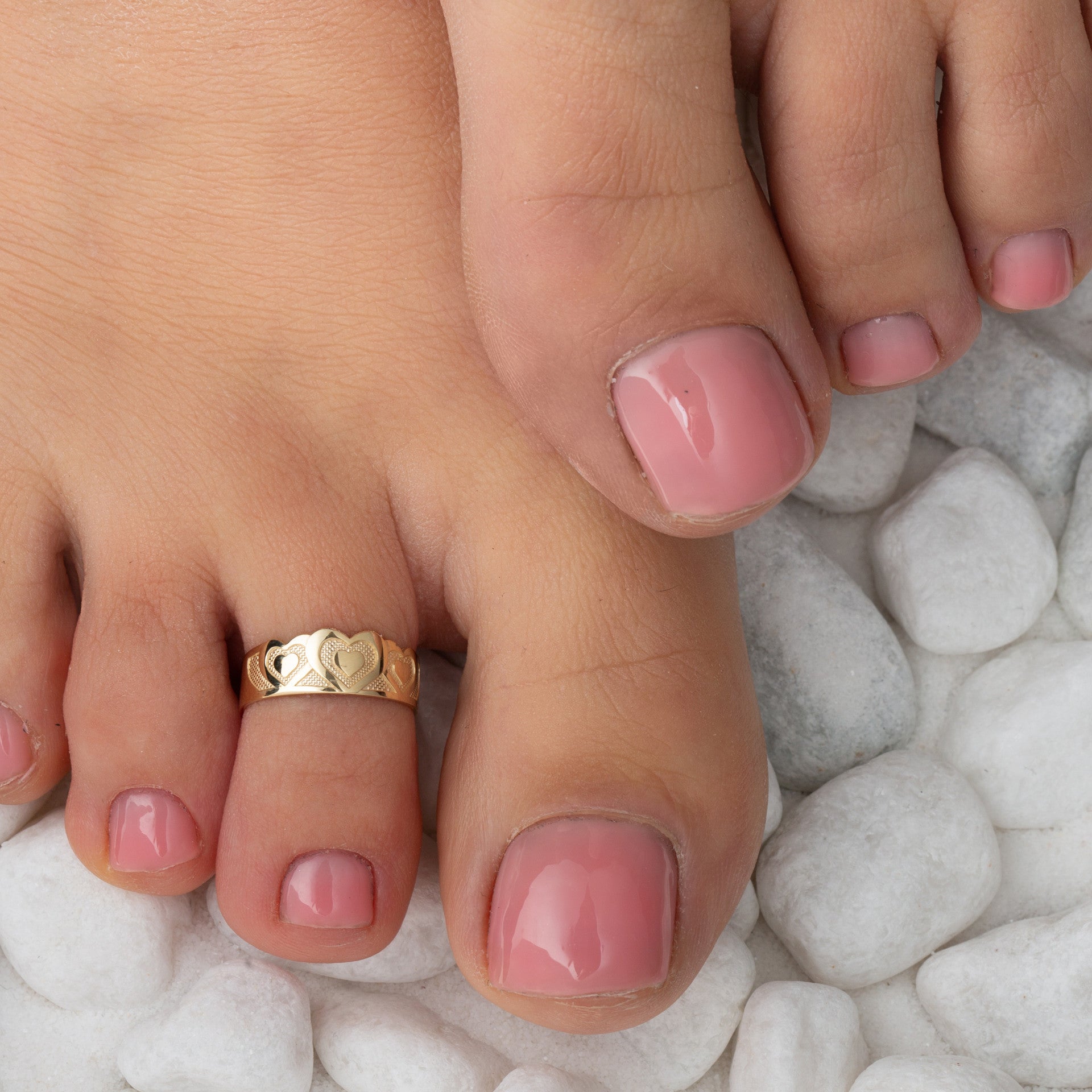 Gold Woman's Captivating Heart Toe Ring
