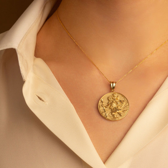 Gold Diamond Cut Patron Saint Christopher Medallion Pendant Necklace Pendant Necklace (Available in Yellow/Rose/White Gold)