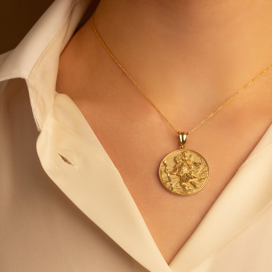 Gold Diamond Cut Patron Saint Christopher Medallion Pendant Necklace Pendant Necklace (Available in Yellow/Rose/White Gold)