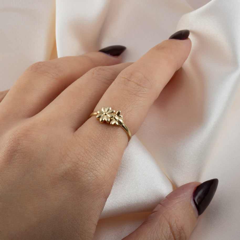 Gold Daisy Flower Bee Ring (Available in Yellow/Rose/White Gold)