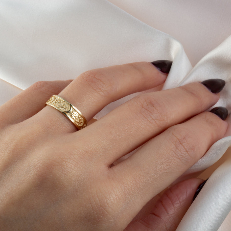 Gold Daisy Flower Moon Textured Band Ring (Available in Yellow/Rose/White Gold)