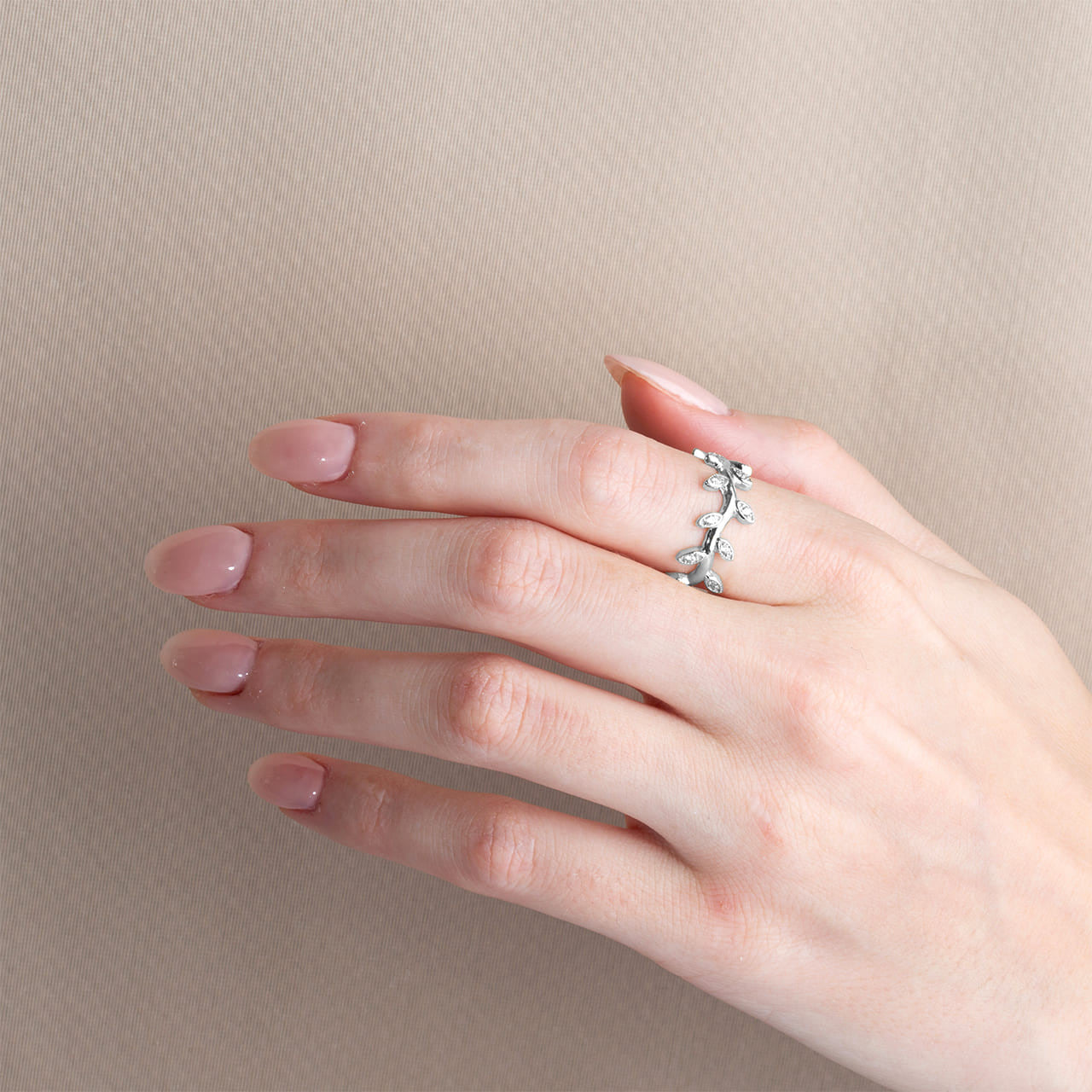 .925 Sterling Silver Studded Olive Branch Vines Band Ring