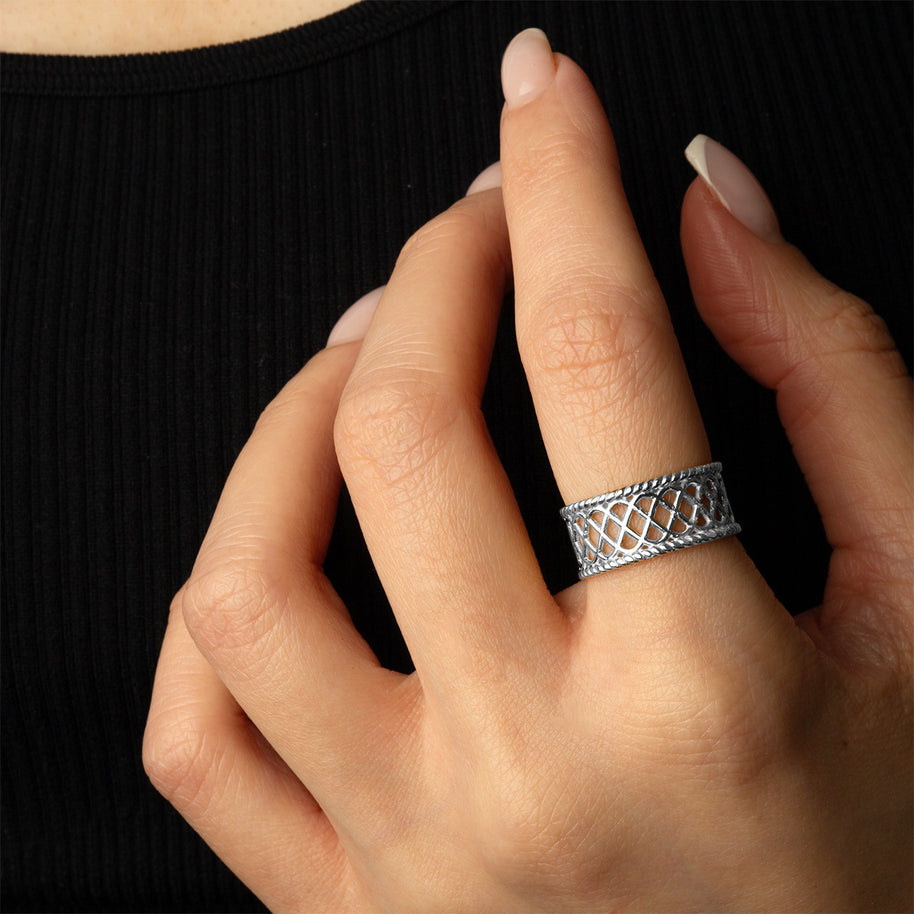 .925 Sterling Silver Criss Cross X Design Band Ring