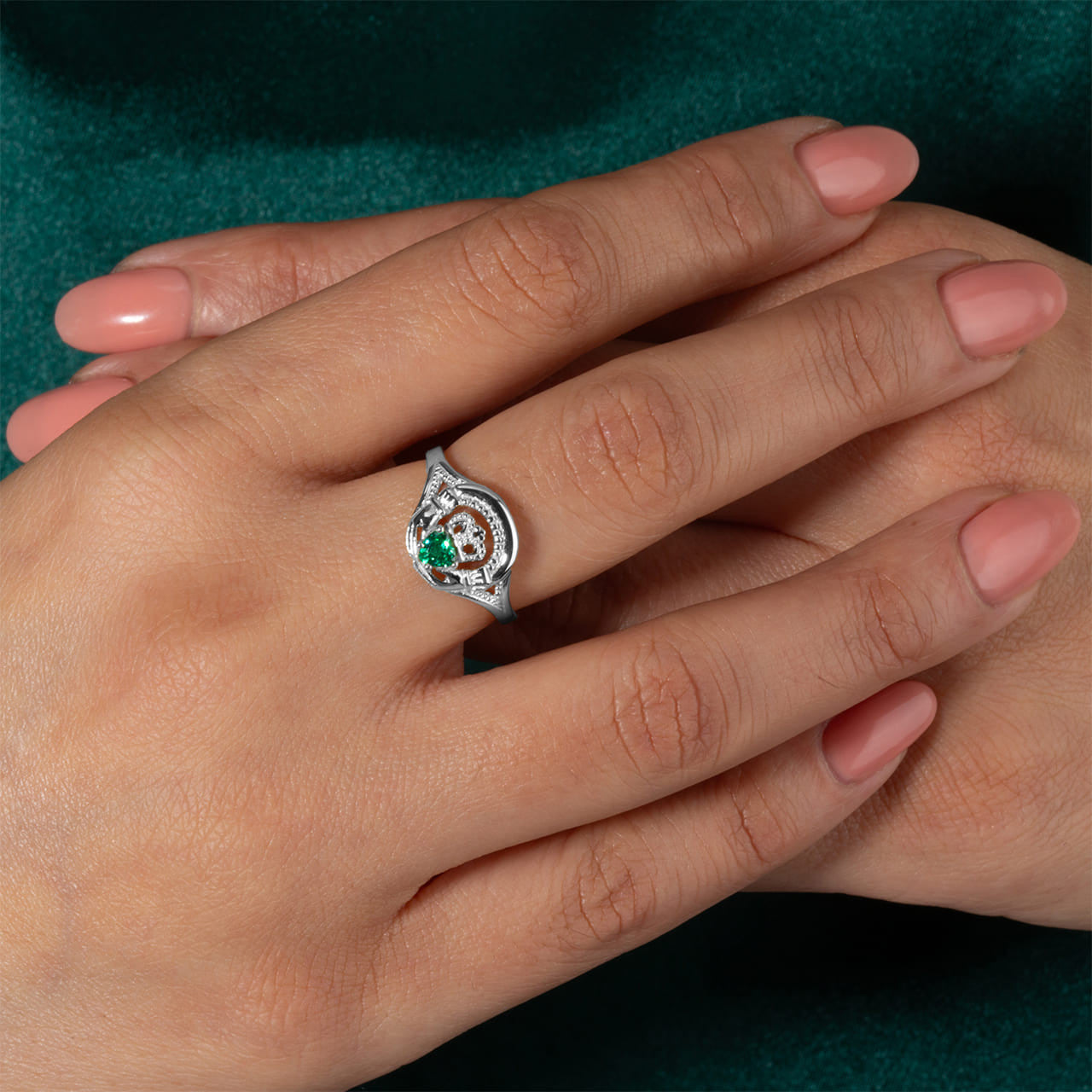.925 Sterling Silver Woman's Alluring Emerald Claddagh Ring